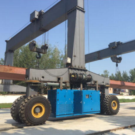 40Ton RTG Type Rubber Tyred Container Gantry Crane 20 Ton 50 Ton Straddle Carrier 40ft Container Lifting